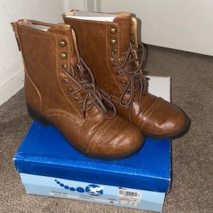 Brown Shiekh combat boots